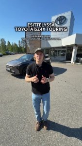 Kurkkaa videolta odotetun uuden Toyota bZ4X Touring esittely