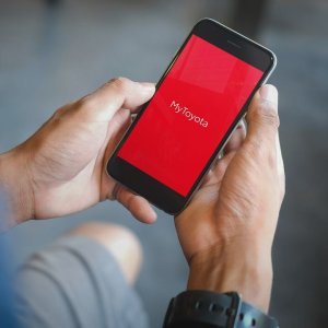 Uusi MyToyota-sovellus on nyt ladattavissa Appstoressa ja Google Play -kaupassa 🚗📱

AppStore ➡️ https://brnw.ch/21wEo65
Google P...